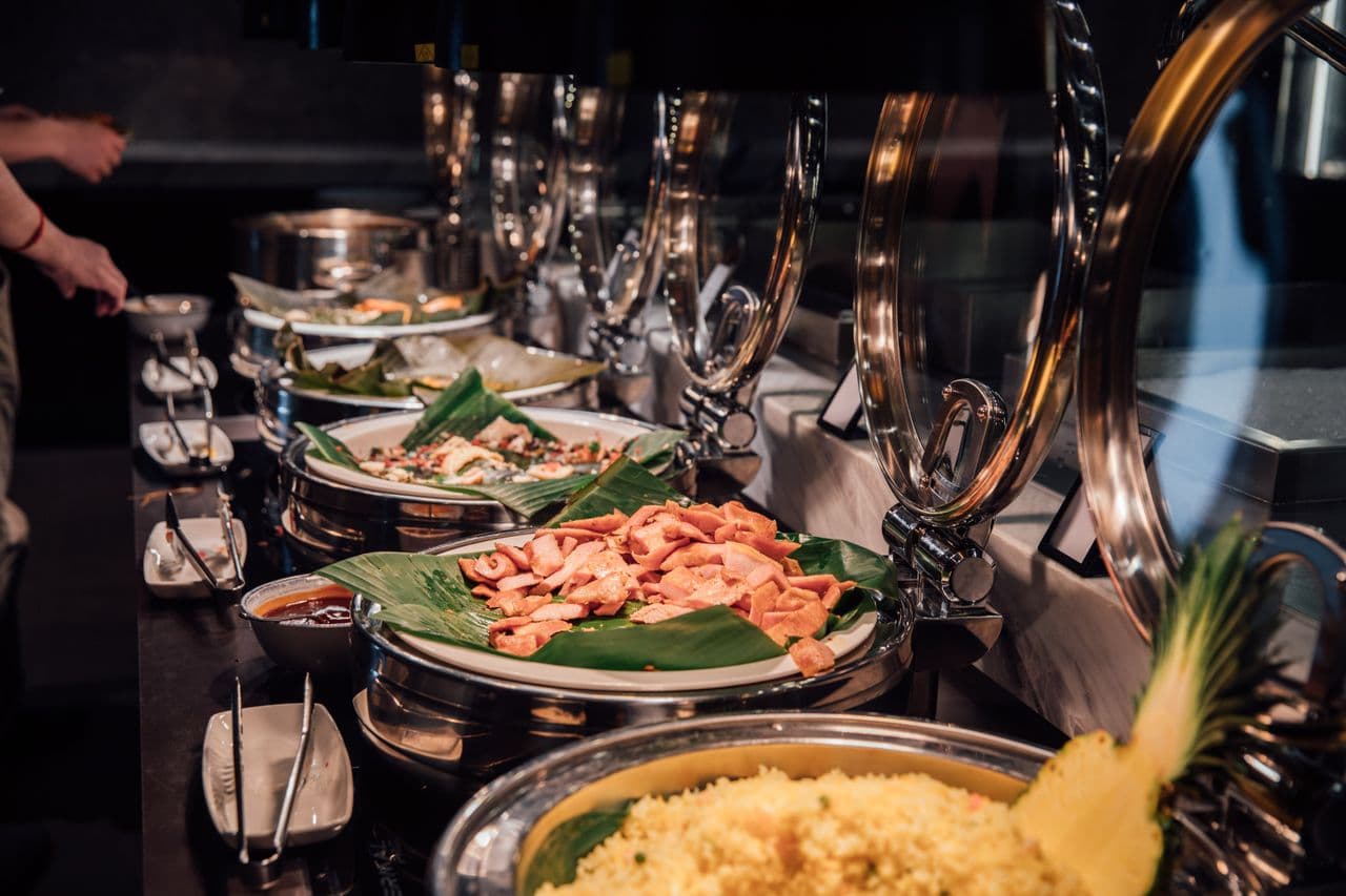 Buffet chaud aux saveurs asiatiques